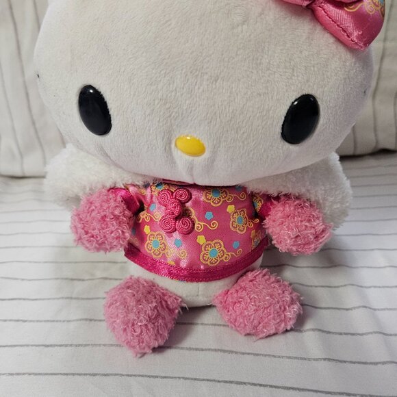 Hello Kitty Plush 😍 - Picture 4 of 5